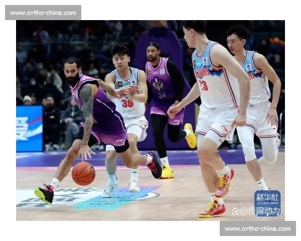 CBA赛场激战比分跌宕起伏强队对决引爆全场关注